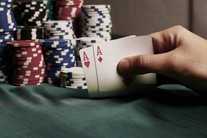 How to Play and Win at Casino Hold’em: A Beginner’s Guide